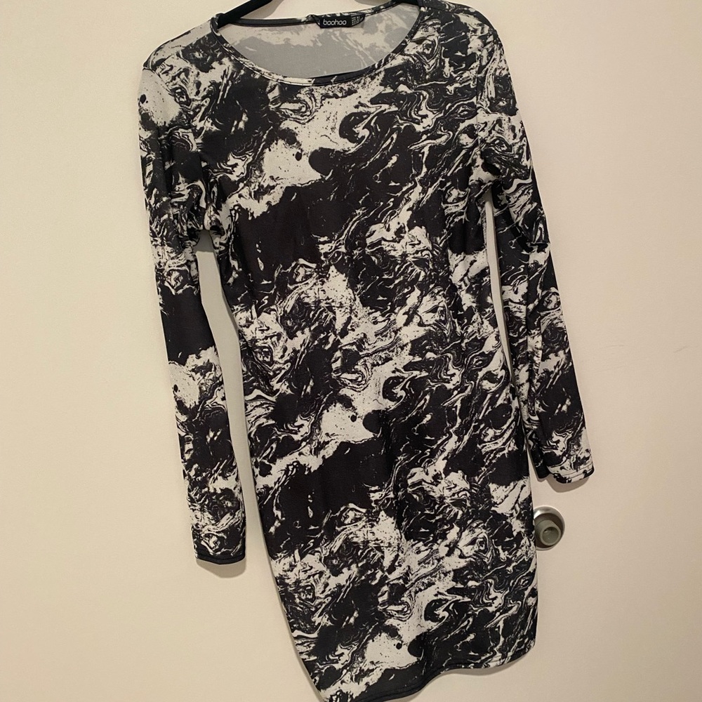 Worn once boohoo printed black and white fitted mini dress